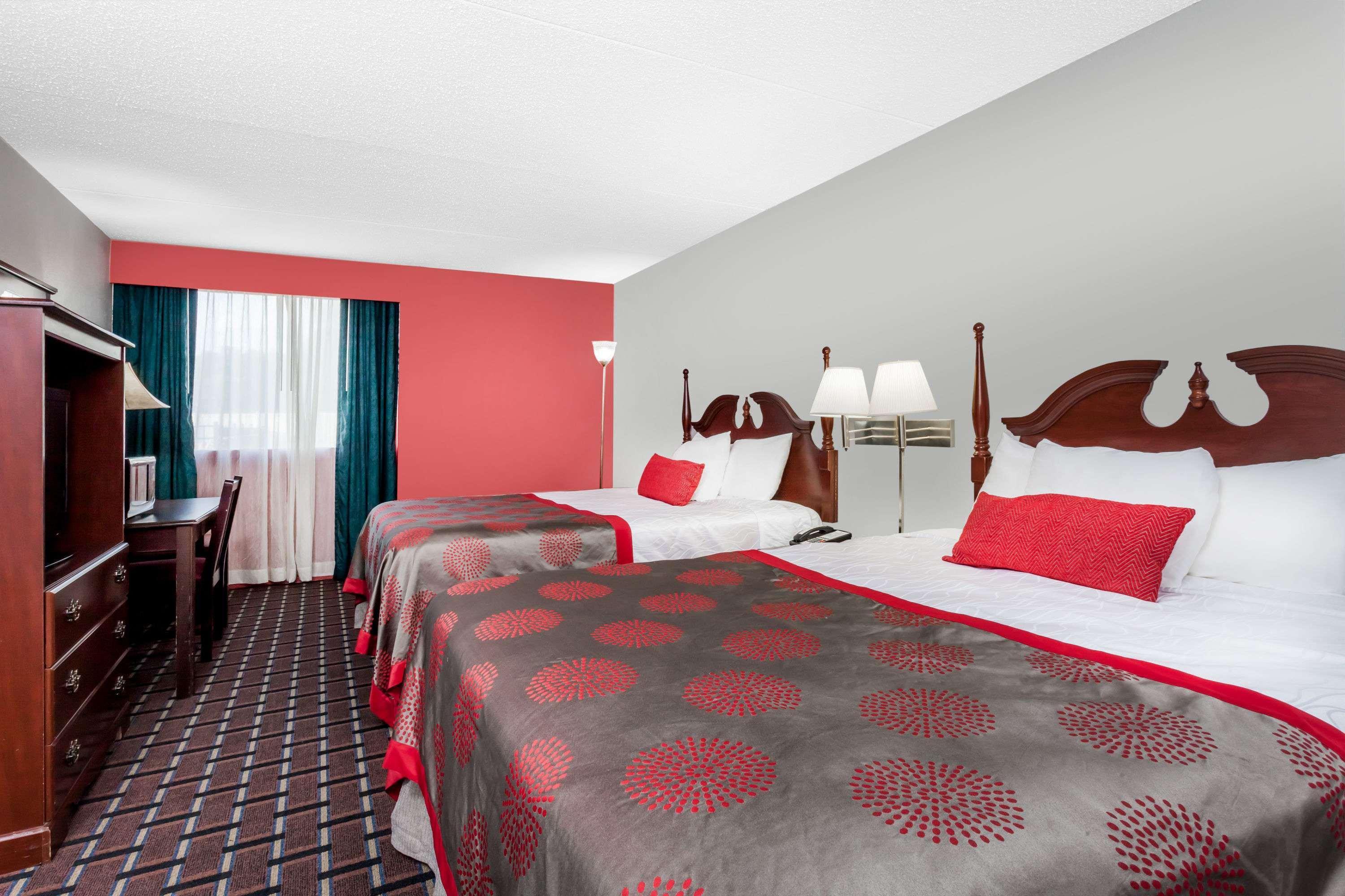 Ramada by Wyndham Henderson/Evansville Exteriör bild