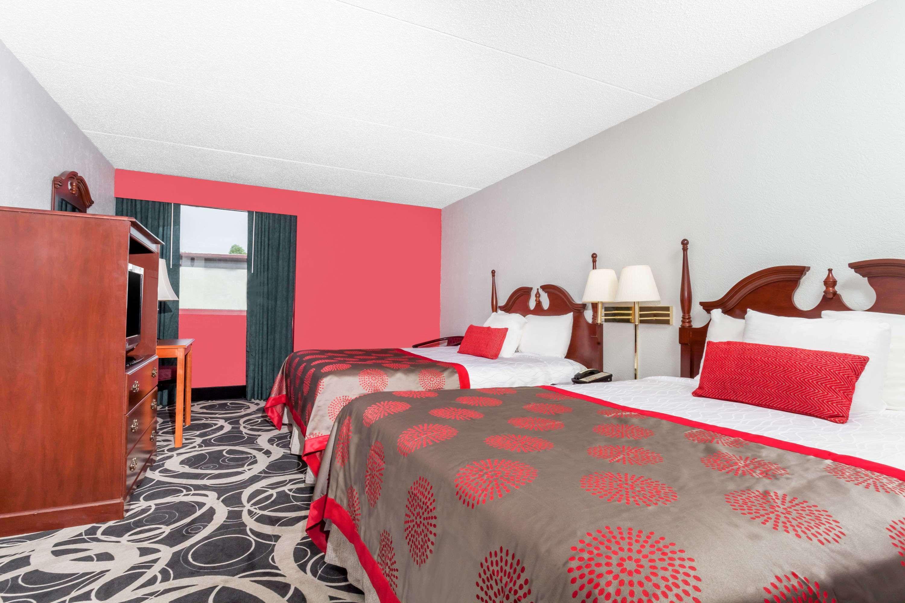 Ramada by Wyndham Henderson/Evansville Exteriör bild