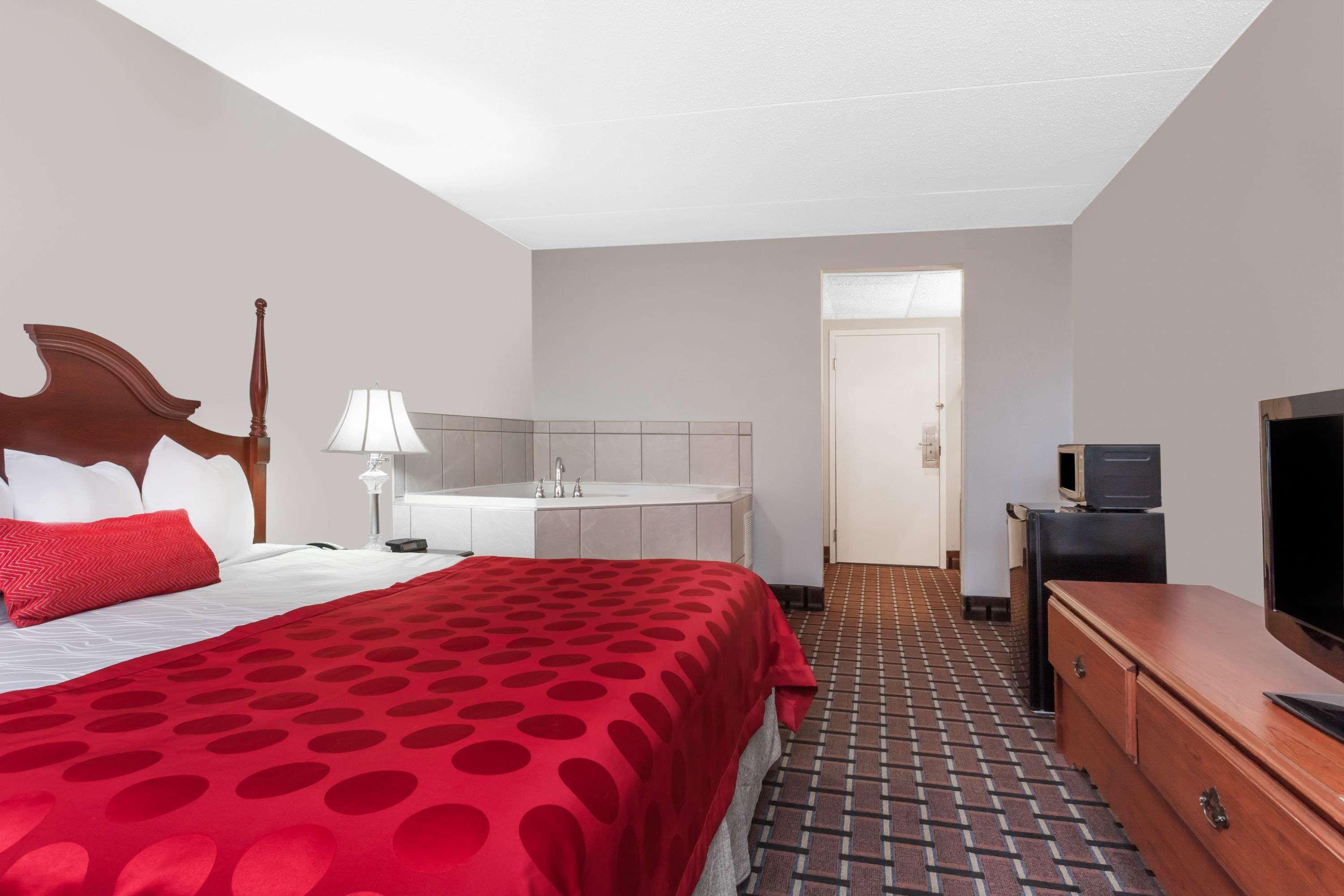 Ramada by Wyndham Henderson/Evansville Exteriör bild