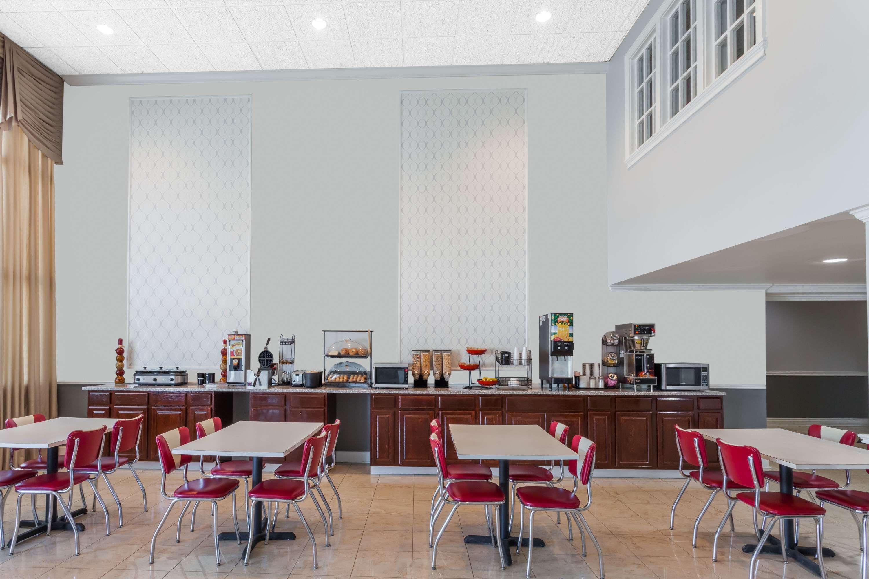 Ramada by Wyndham Henderson/Evansville Exteriör bild